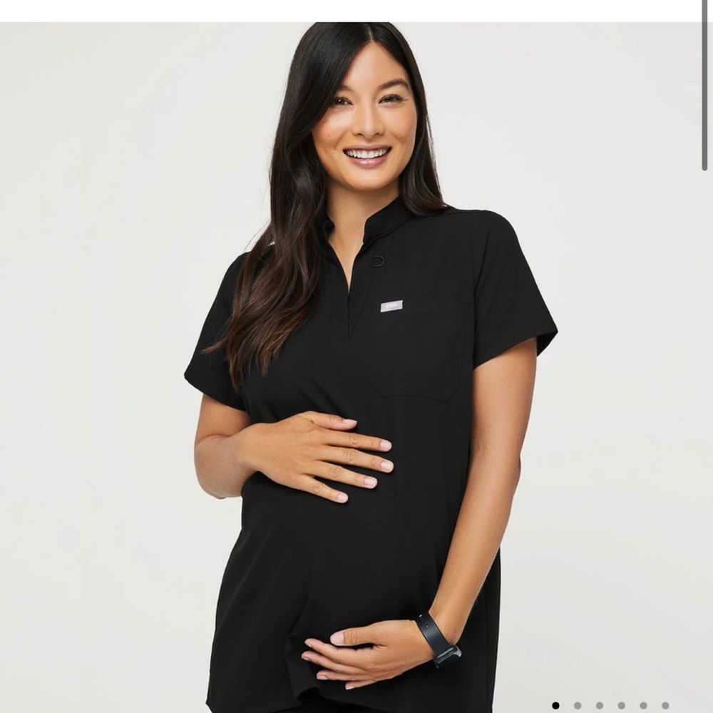 Maternity scrub top